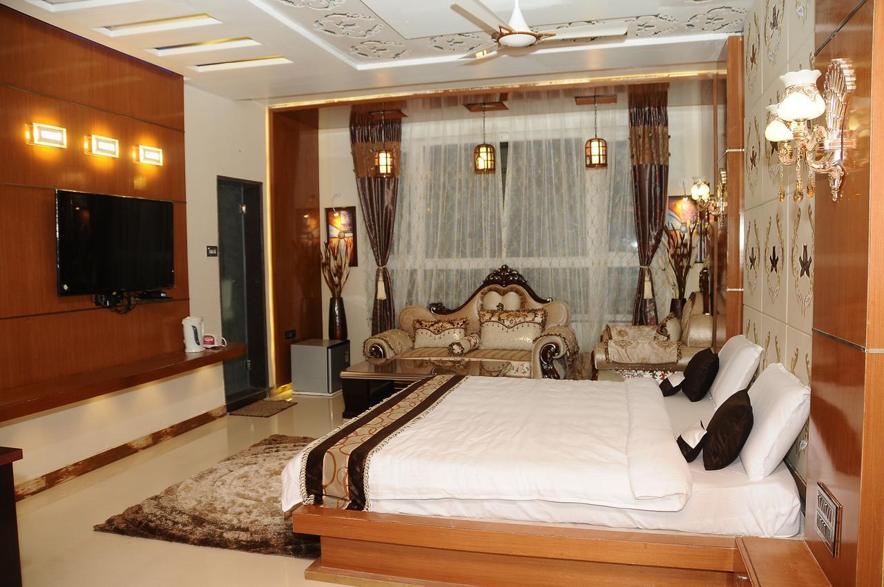 โรงแรมราชฮัมซา อนันตาปูร์ ภายนอก รูปภาพ